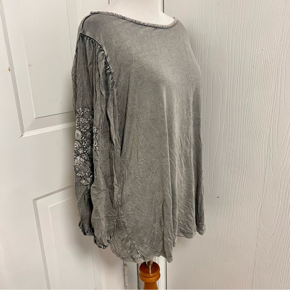 Solitaire Embroidered Sleeve Top A5 - Picture 2 of 7